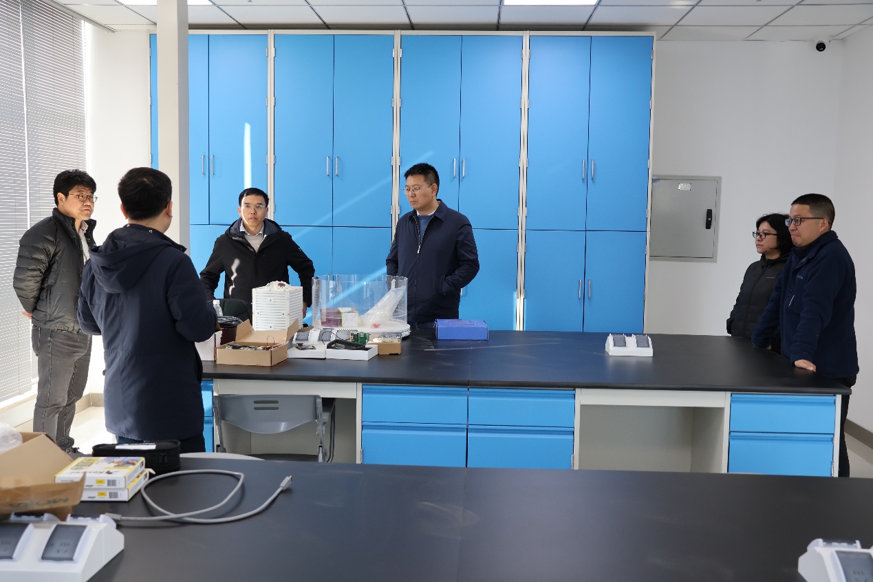 地球和空间科学学院领导班子赴实验教学中心开展专项调研